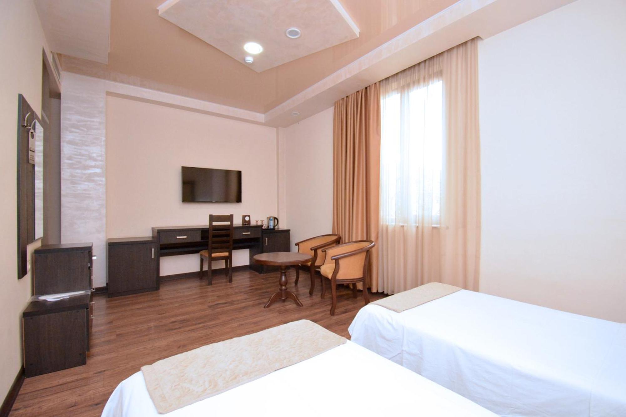 Partez Hotel Yerevan Exterior photo