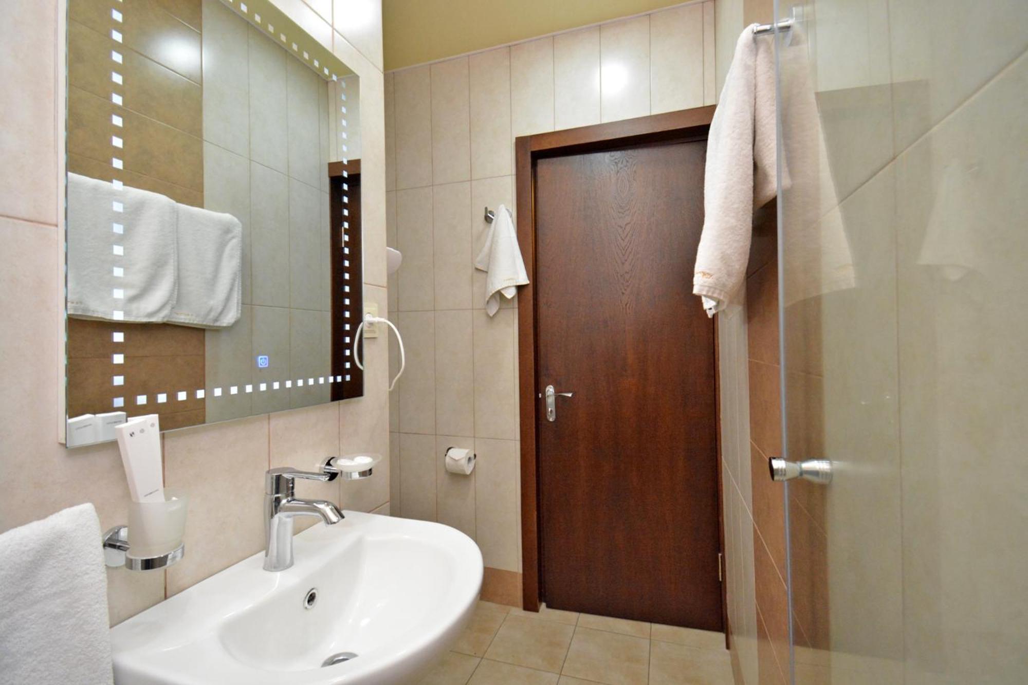 Partez Hotel Yerevan Exterior photo