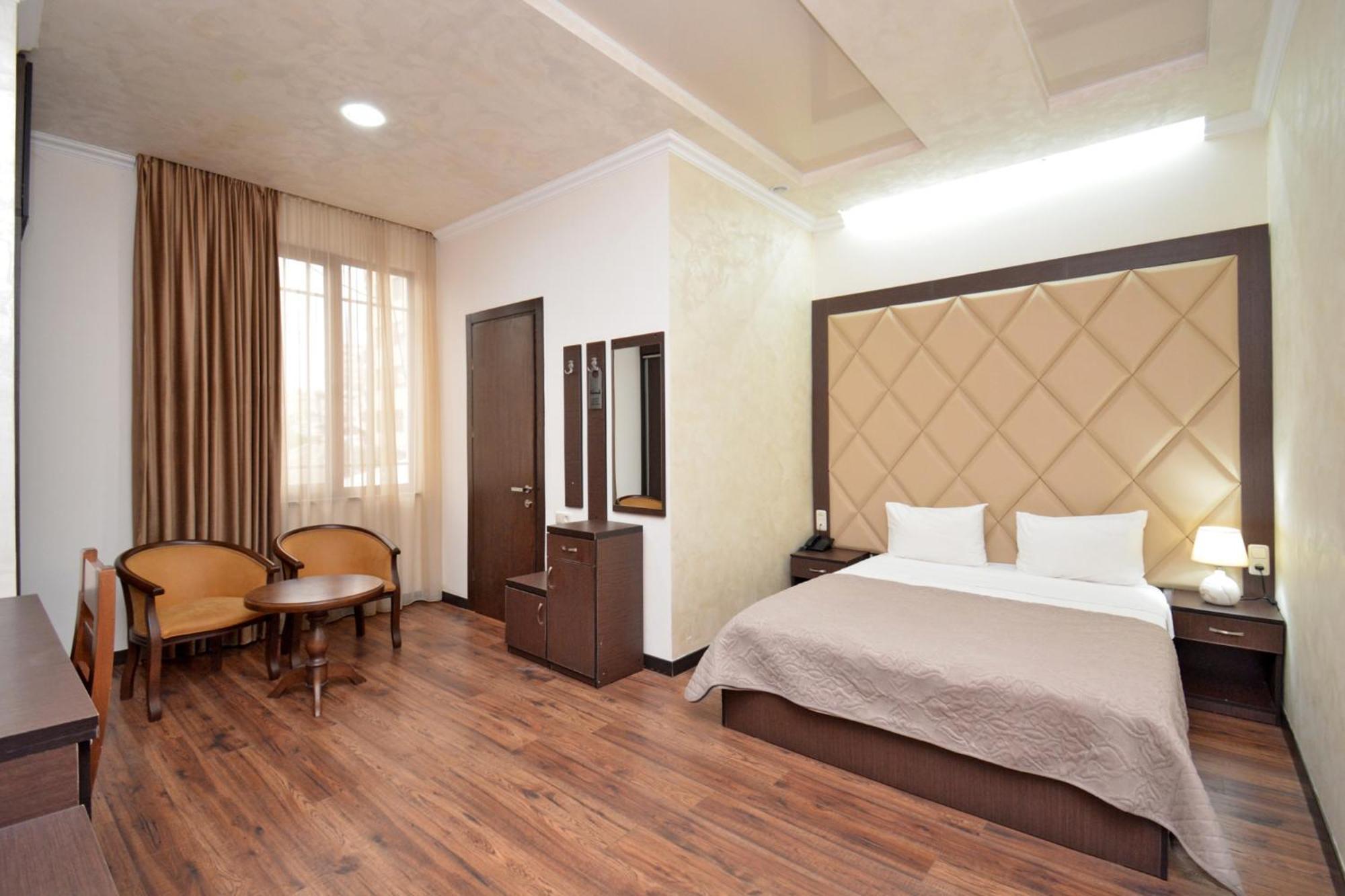 Partez Hotel Yerevan Exterior photo
