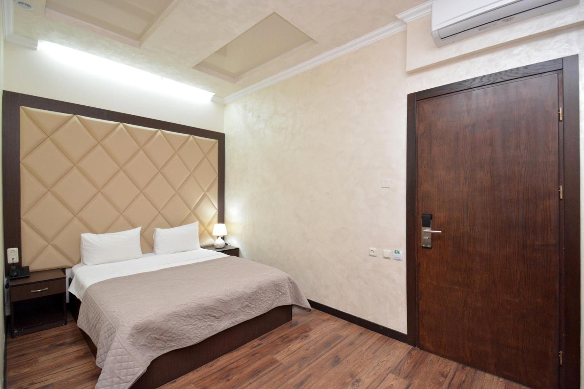 Partez Hotel Yerevan Exterior photo