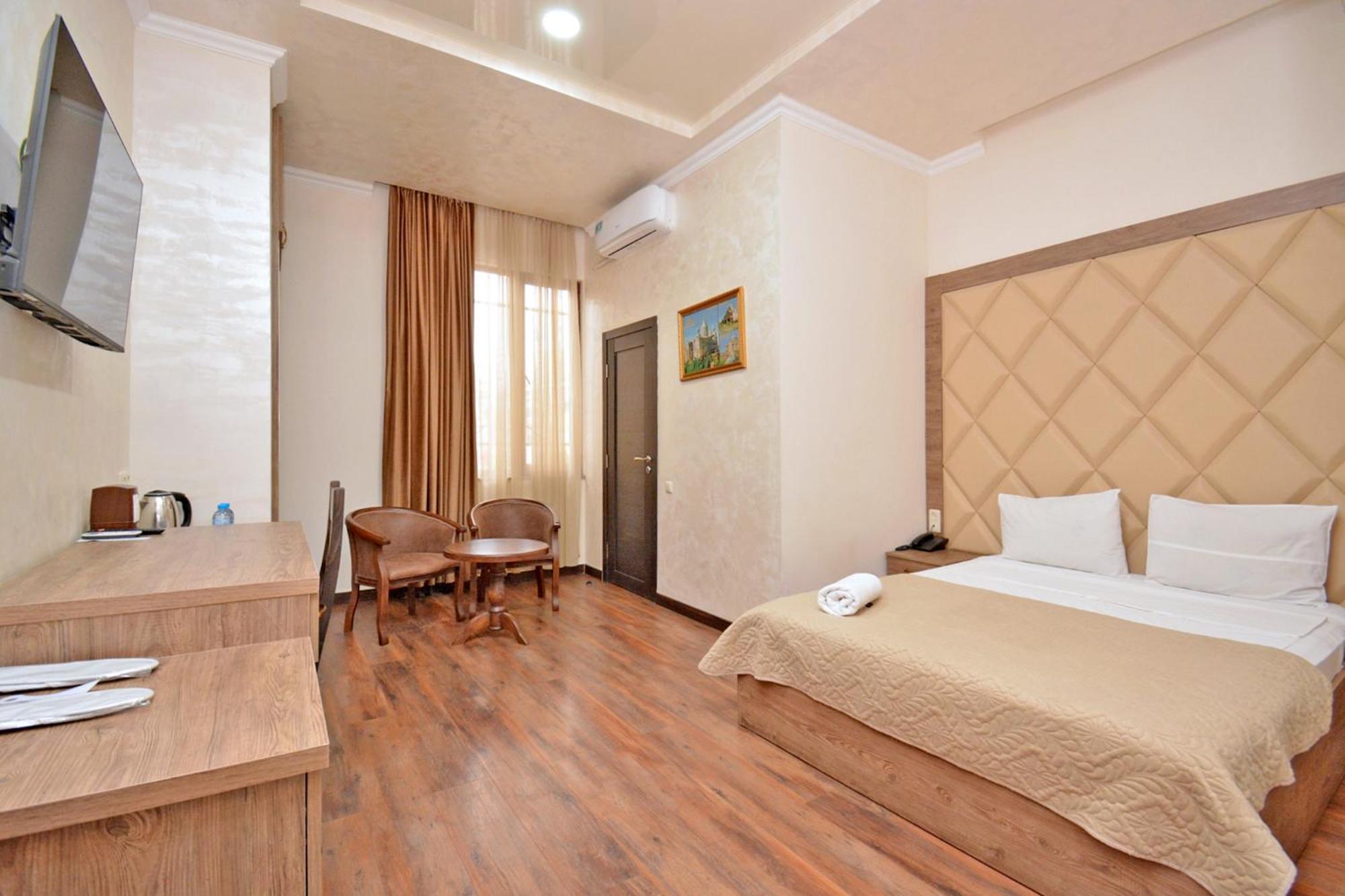 Partez Hotel Yerevan Exterior photo