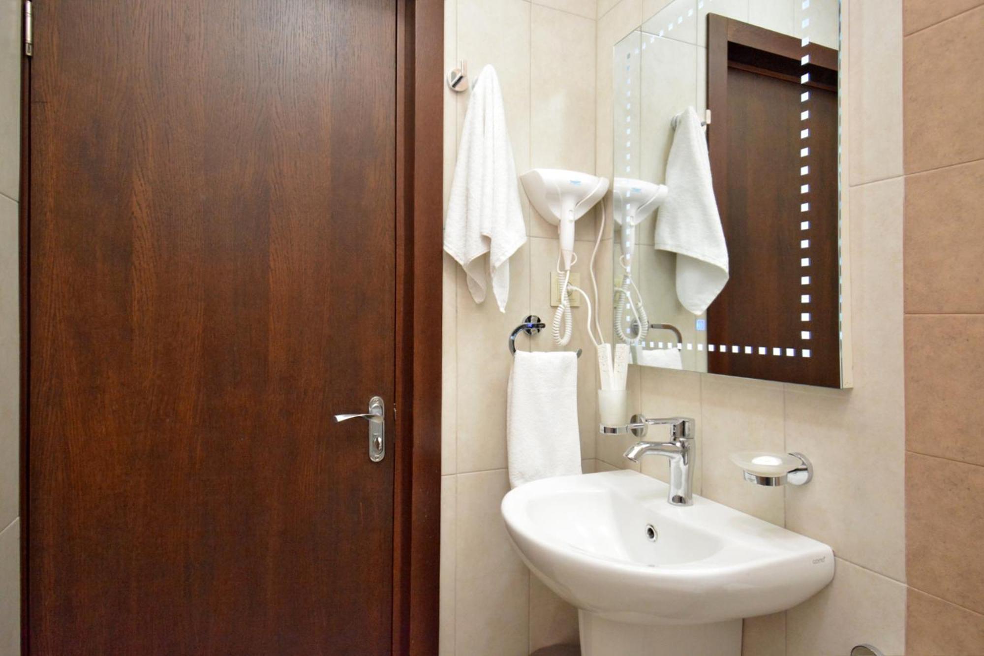 Partez Hotel Yerevan Exterior photo